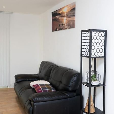 1 Bed Luxury Comfortable Apt Лондон Екстер'єр фото